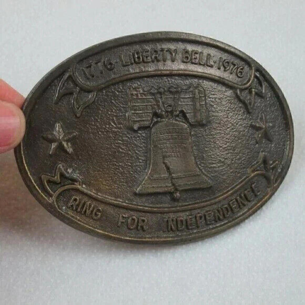 Vintage 1976 Liberty Bell Bicentennial Belt Buckle Patriot Brass tone Metal Oval - Picture 3 of 15